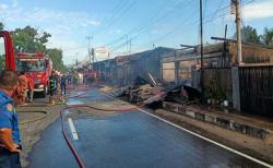 6 Toko Ludes Terbakar di Padang, Kerugian Capai Rp1 Miliar