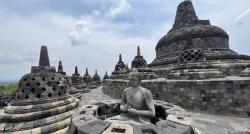 Tak Ada Baut Menancap Batu Candi, Stairlift di Borobudur Mau Dipermanenkan