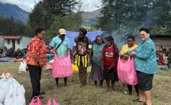 Masakan Ibu PKK Puncak, Bantu Para Pengungsi di Gome dan Ilaga