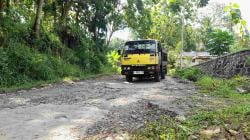 Warga Keluhkan Jalan Caringin yang Rusak Parah, Pemerintah Kota Banjar Diminta Tidak Tutup Mata