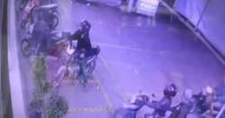 Terekam CCTV, 6 Maling Berjamaah Curi Motor Karyawan Minimarket di Pasuruan