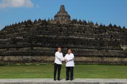Presiden Prancis Kunjungi Candi Borobudur Bersama Prabowo, Sampaikan Kekaguman dan Hormat untuk Indo