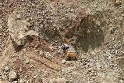 Longsor Susulan Terjadi di Gunung Kuda, Evakuasi Korban Sempat Dihentikan Sementara