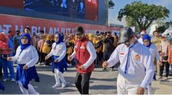 Ribuan Lansia Meriahkan Senam Massal di Alun-Alun Jember, Menteri Sosial Ikut Bergoyang