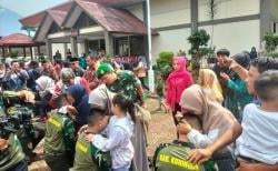 Tangis Haru Iringi Kepulangan Peserta Barak Militer bagi Pelajar di Kuningan