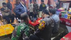 Razia Warung Remang-Remang di Kletek Sidoarjo, Petugas Temukan Puluhan Botol Miras