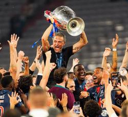 Luis Enrique Bawa PSG Juara Liga Champions 2024-2025 dan Resmi Raih Treble Winner
