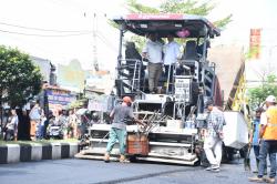 Wujudkan Program Alun Dalane, Uji Coba Pengaspalan Jalan di Purbalingga Dimulai