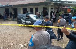 Rekonstruksi Pembunuhan Feni Ere, Orang Tua Korban Histeris
