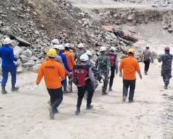 Duka Masih Menyelimuti Gunung Kuda, Korban Longsor Bertambah Jadi 21 Orang