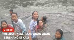 Video: Keceriaan Anak-Anak Bermain Berenang di Kali Mejagong Randudongkal