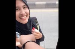 Viral di TikTok, Tukang Parkir Cantik  Bikin Warganet Heboh, Cek di Kota Anda?