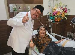 Rano Karno Jenguk Jaja Miharja di RS, Reuni Pemain Sinetron Si Doel