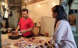 Jelang Idul Adha, Harga Ayam di Pasar Pandeglang Naik Tajam! Pedagang Rugi, Pembeli Mengeluh