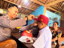 Ini Yang Dilakukan Anggota Polsek Kradenan Ketika Berjumpa Anak Berkebutuhan Khusus, Patut Dicontoh