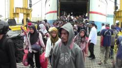 Serbuan Pemudik! Pelabuhan Simboro Disesaki Jelang Idul Adha