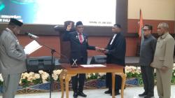Gubernur Elisa Kambu Lantik Yakob Kareth sebagai Penjabat Sekda Papua Barat Daya