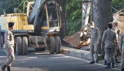 Busyet, Satpol PP Bogor Disebut Invasi Depok! Robohkan Bangunan PKL di Kompleks Auri