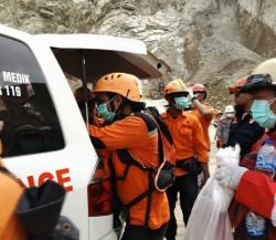 Pencarian Korban Longsor Gunung Kuda Akan Dihentikan, Keluarga Mohon Diperpanjang