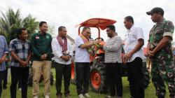 Anggota DPR RI Jaelani Salurkan Alsintan, Dorong Swasembada Pangan di Buton Utara