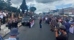 Aksi di Kantor Bupati, Warga Dairi Ultimatum KLHK Kembalikan Izin PT DPM