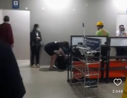 Viral! Momen Menegangkan di Stasiun Bogor: Seorang Ibu Melahirkan, Petugas KAI Panen Pujian