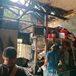 Lupa Matikan Kompor, aRumah Warga Panawangan Ciamis Hangus Dilalap Api