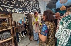 Margaria Batik X Enom Buka Gerai di Bandara YIA