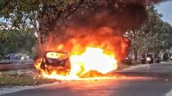 Mobil Bermuatan BBM Terbakar Hebat di Palangkaraya, Diduga Akibat Ledakan Drum Berisi Pertalite