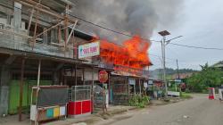 Kos-Kosan Terbakar di Raja Ampat, Warga Padamkan Api Seadanya