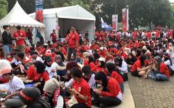 Jelang Laga Timnas vs China: Suporter Membeludak Ngemper Antre Berjam-jam di SUGBK