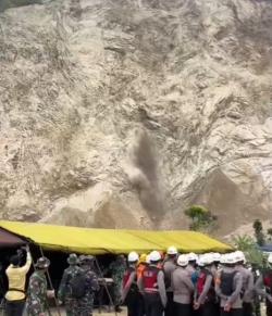 Ancaman Longsor Susulan, Operasi Pencarian Korban di Gunung Kuda Dihentikan Sementara