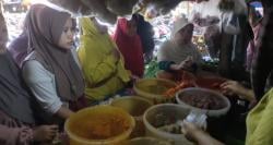 Pasar Bumbu Giling Diserbu Pembeli Jelang Idul Adha, Omzet Pedagang di Rangkasbitung Naik Tajam!