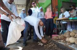 Hari Lingkungan Hidup 2025, Bupati Bojonegoro Ajak Warga Kurangi Sampah Plastik