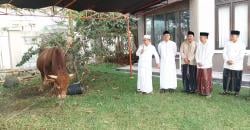 Bupati Tasikmalaya Serahkan Hewan Kurban dan Ajak Warga Tanamkan Semangat Berkorban