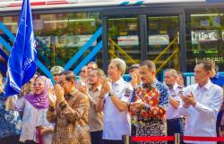 Antusias Warga Sambut Pengoperasian Bus Transjabodetabek Bogor - Blok M