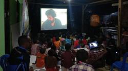 Satgas TMMD Kodim 1802/Sorong Bangkitkan Semangat Pemuda Papua Lewat Nobar Film 'Denias