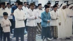 Wapres Gibran Salat Iduladha dan Berkurban Sapi 1 Ton di Masjid Raya Sheikh Zayed Solo