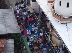 FOTO: Warga Cilebut Barat Shalat Idul Adha 1446 H di Masjid Syarikatul Anwar