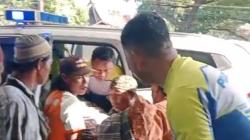 Salut! Sat PJR Polda Sulsel Evakuasi Jenazah di Tengah Tugas Pengawalan
