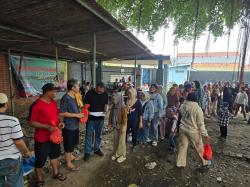 PT Bintang Kanguru Salurkan Hewan Kurban kepada Karyawan dan Warga Sekitar