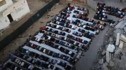 Warga Gaza Sholat Idul Adha Di Tengah Serangan Militer Israel hingga Pengeboman