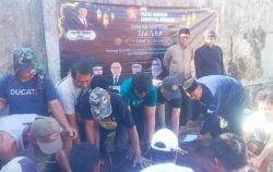 Gerindra Kuningan Sembelih Tiga Ekor Sapi, Bagikan Ratusan Paket Daging Kurban