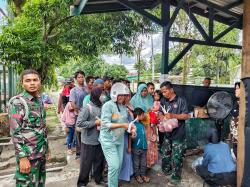 Korem 102/Pjg Bagikan Ratusan Kantong Daging Kurban Kepada Masyarakat di Momen Hari Raya Idul Adha