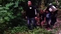 Penggerebekan Judi Sabung Ayam di Gowa, Pelaku Panik Lompat ke Danau