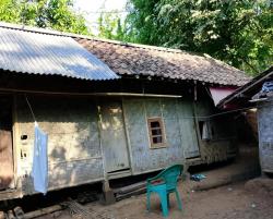 Miris! Guru Ngaji di Lebak Tak Pernah dapat Bantuan, Rumah Reyot dan Anak Terancam Putus Sekolah