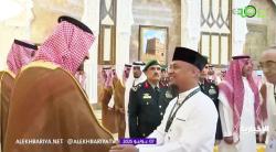 Momen Gubernur Sulsel Jabat Tangan Pangeran MBS di Istana Mina