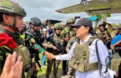 Kunjungan Berisiko: Sri Mulyani dan Menhan Tinjau Nduga Pakai Rompi Antipeluru