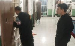 Deteksi Dini Dibalik Jeruji Lapas Jombang saat Libur Iduladha, Penjaga Kontrol Keliling Hunian Napi