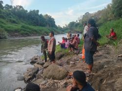 Seorang Pria Dikabarkan Hilang di Aliran Sungai Sampean Baru, Petugas Gabungan Lakukan Pencarian
